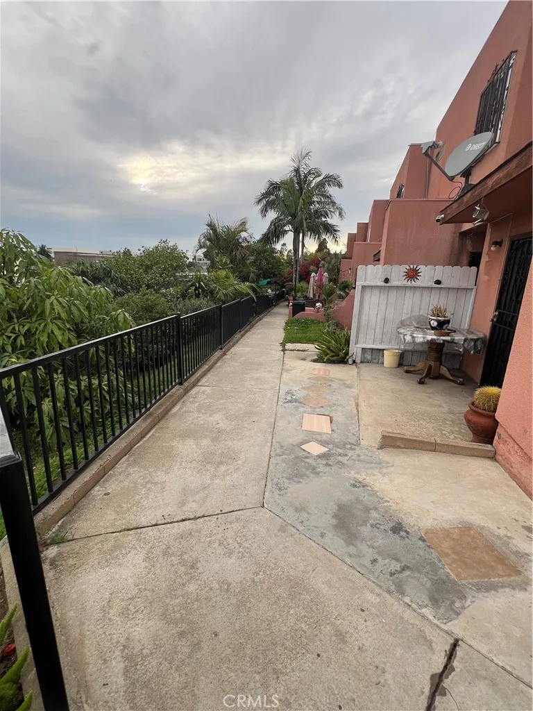 411 N Brannick Avenue B, East Los Angeles, California 90063 home-pic-3